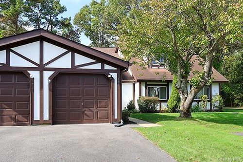 133 Fieldstone Ct, Middle Island, NY, 11953-1612 | Card Image