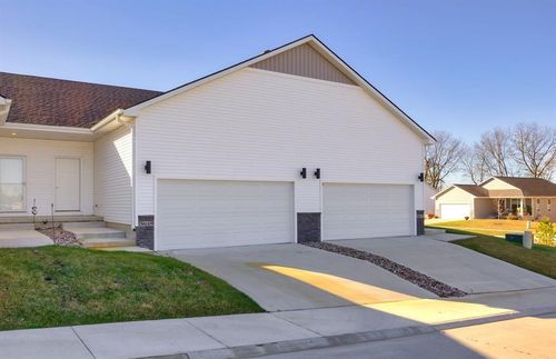 5649 Ponderosa Dr, Pleasant Hill, IA, 50327-3501 | Card Image