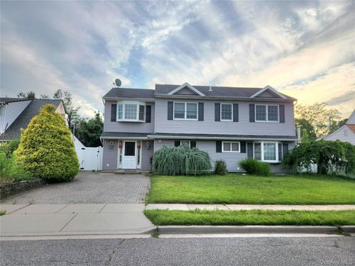 34 Arch Ln, Hicksville, NY, 11801-4439 | Card Image