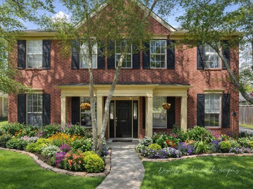 18 Hawkseye Pl, The Woodlands, TX, 77381-6016 | Card Image