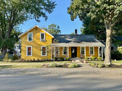 36 Chestnut St, Douglas, MI, 49406-5220 | Card Image