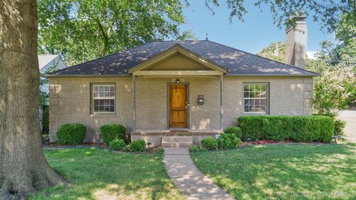 2004 Delaware Pl, Tulsa, OK, 74104-5922 | Card Image