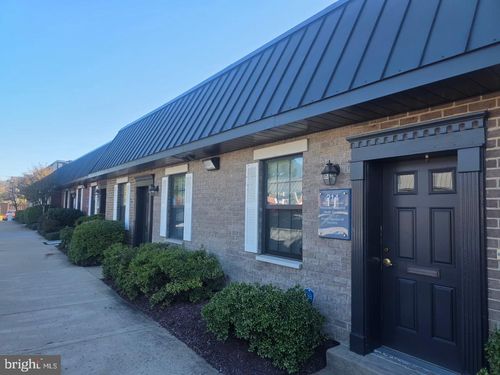318-319-8101 Hinson Farm Rd, ALEXANDRIA, VA, 22306-3408 | Card Image