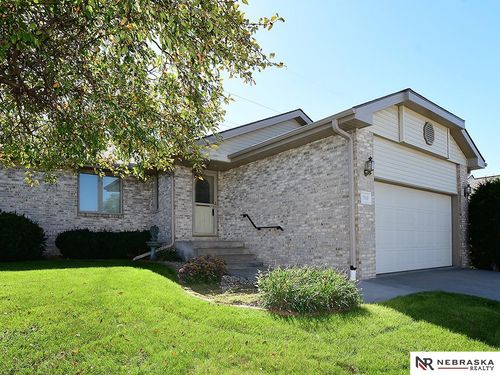 7825 Stonewall Ct, Lincoln, NE, 68506-4172 | Card Image