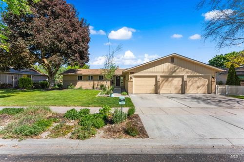1116 N Eagle Hills Way, Eagle, ID, 83616-5218 | Card Image
