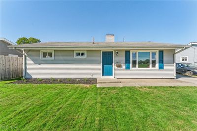 Front view of ranch style home | Image 1