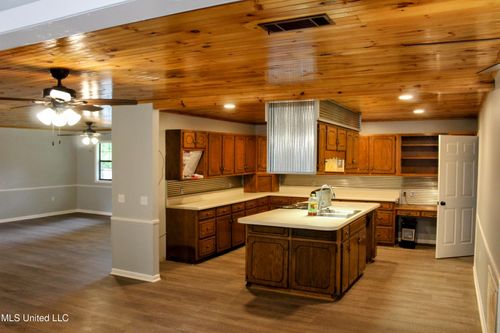 137 N Murphree St, Pittsboro, MS, 38951-9624 | Card Image