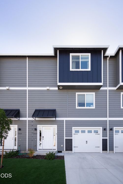 7884 28th St, White City, OR, 97503-1476 | Card Image