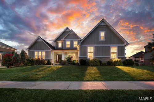 985 Silver Buck Ln, Chesterfield, MO, 63005-3727 | Card Image