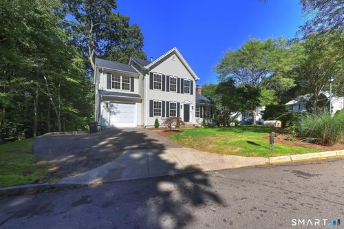40 Acorn Ln, Milford, CT, 06461-9117 | Card Image