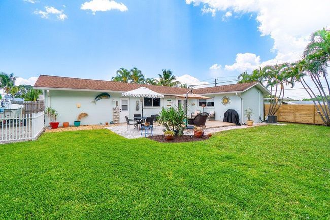 353 Mars Ave, House other with 2 bedrooms, 2 bathrooms and null parking in Tequesta FL | Image 19