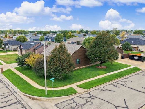 2402 Pinnacle Dr, Salina, KS, 67401-7877 | Card Image