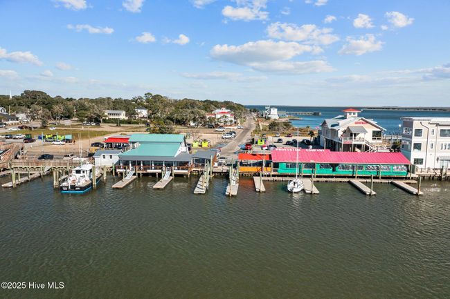 233 Ne 70 Th St, House other with 3 bedrooms, 2 bathrooms and null parking in Oak Island NC | Image 77