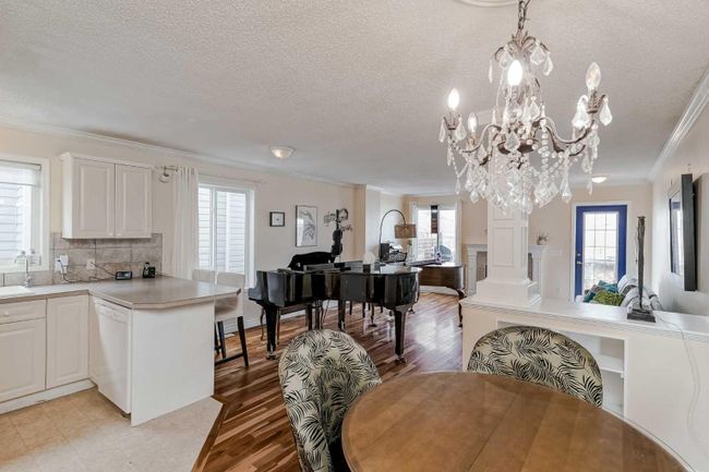 716 53 Avenue Sw, Home with 3 bedrooms, 3 bathrooms and 2 parking in Calgary AB | Image 6