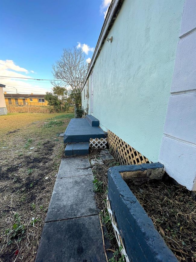 821 Rickey Jackson Blvd, House other with 5 bedrooms, 2 bathrooms and null parking in Pahokee FL | Image 4