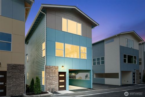 12105 E Gibson Rd, Everett, WA, 98204-5615 | Card Image