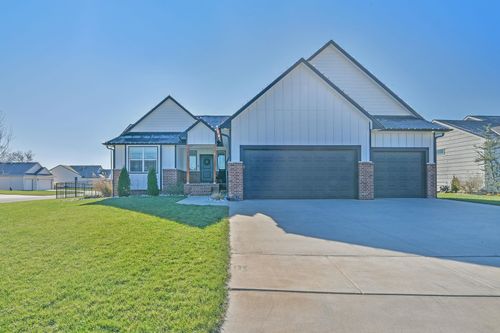 4523 N Sunny Cir, Wichita, KS, 67205-1157 | Card Image
