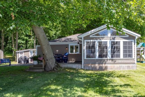 61626 Lagoon Dr, Cassopolis, MI, 49031 | Card Image