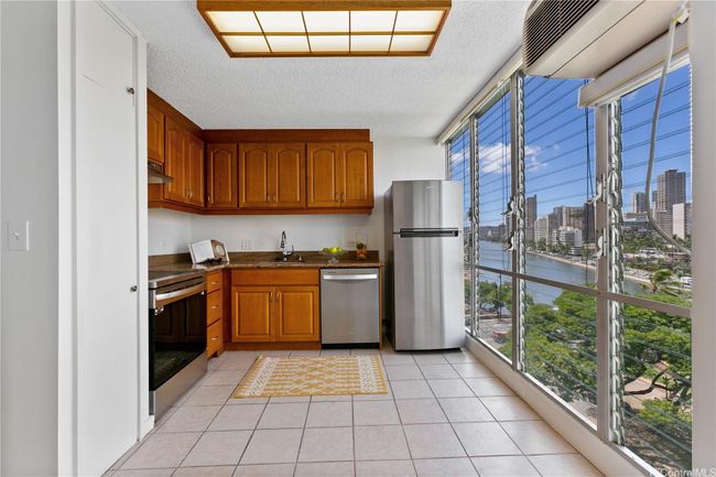 803 - 620 Mccully Street, Home with 2 bedrooms, 1 bathrooms and 1 parking in Honolulu HI | Image 7