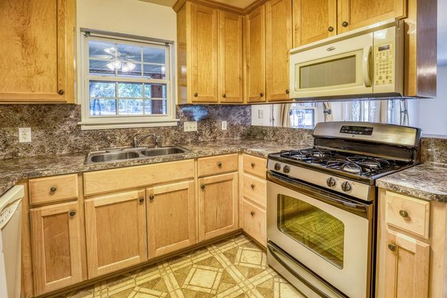 2080 Dead End Ln, Home with 2 bedrooms, 2 bathrooms and null parking in Ledbetter TX | Image 24