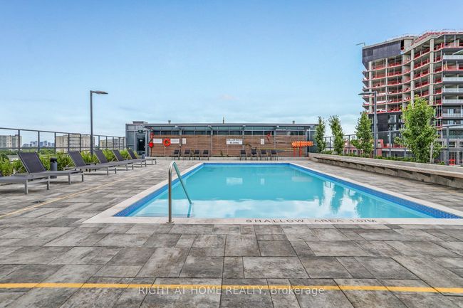 402 - 31 Tippett Rd, Condo with 4 bedrooms, 2 bathrooms and 1 parking in Toronto ON | Image 31