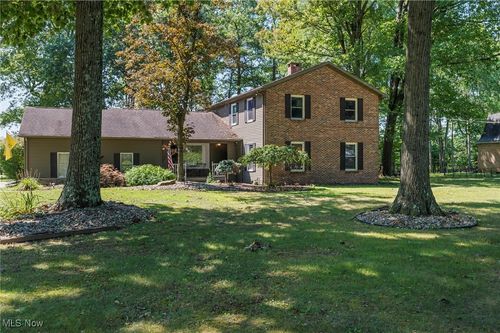 1929 Twin Oaks Dr, Girard, OH, 44420-1655 | Card Image