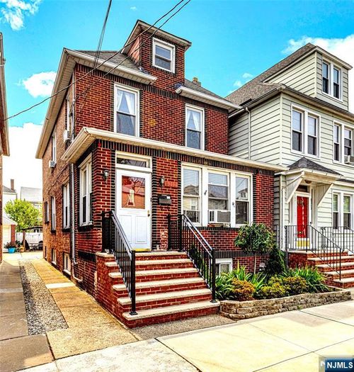 8212 2nd Ave, North Bergen, NJ, 07047-5030 | Card Image
