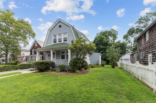 48 Saint Marks Pl, Roslyn Heights, NY, 11577-1211 | Card Image