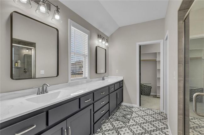 18804 Redbud Ln, House other with 3 bedrooms, 3 bathrooms and null parking in Spring Hill KS | Image 18