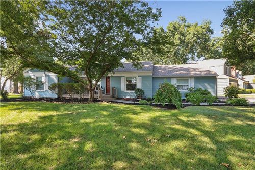 2001 86th St, Leawood, KS, 66206-1515 | Card Image