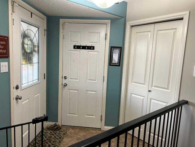 99 Jessie Robinson Close N, Home with 5 bedrooms, 3 bathrooms and 2 parking in Lethbridge AB | Image 2