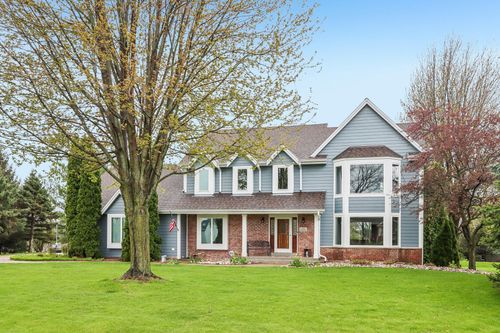 N53W26727 Arrowhead Dr, Pewaukee, WI, 53072-1111 | Card Image