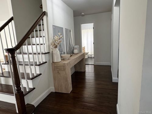 43 W Shore Rd, Oakdale, NY, 11769-2125 | Card Image