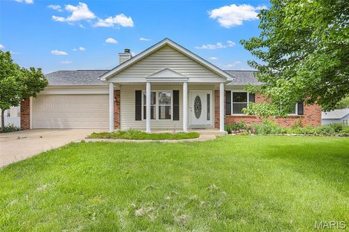 5744 Walnut Creek Blvd, Saint Charles, MO, 63304-4552 | Card Image
