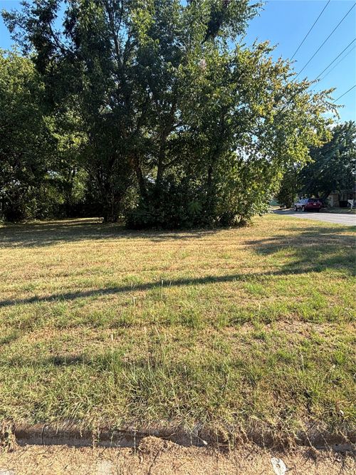 720 Mill St, Gainesville, TX, 76240-3141 | Card Image