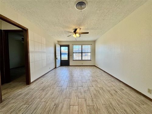 112 Elmwood Cir, Weatherford, OK, 73096-4303 | Card Image