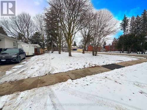 {{alt}} | Card Image