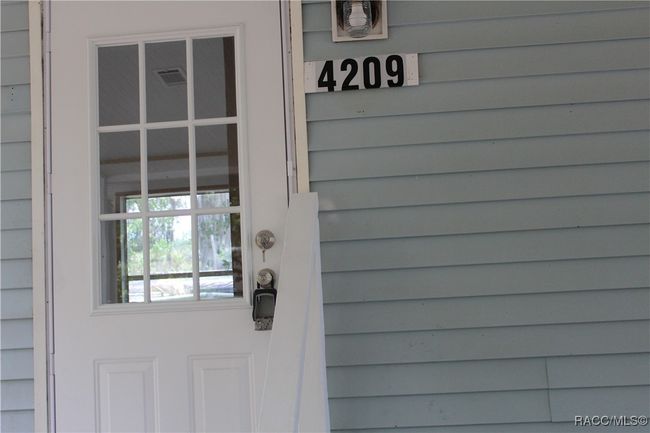 4209 E Lake Park Dr, House other with 2 bedrooms, 2 bathrooms and null parking in Hernando FL | Image 4