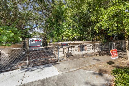 1045 Nw 52nd St, Miami, FL, 33127-2027 | Card Image