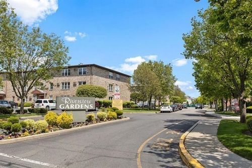 75 Riverview Ct, Secaucus, NJ, 07094-4058 | Card Image
