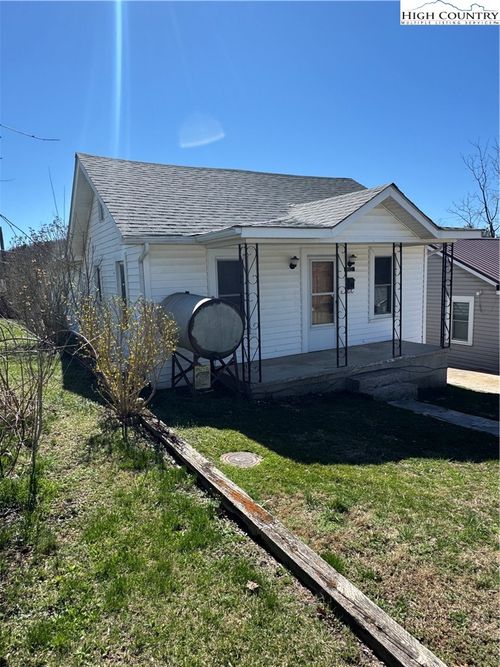 80 English St, Spruce Pine, NC, 28777-2994 | Card Image