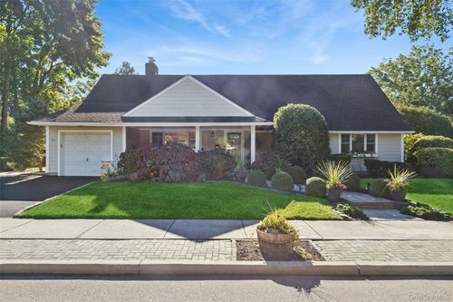 6 6th Pl, Garden City, NY, 11530-6106 | Card Image