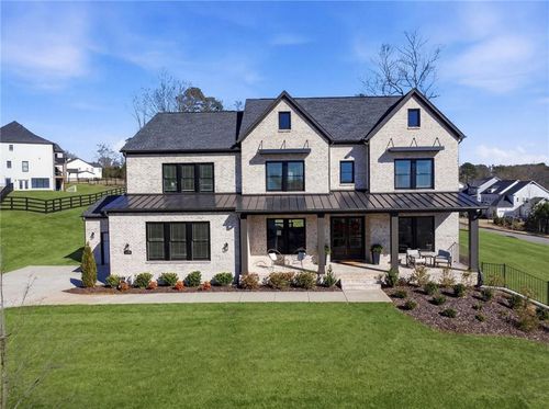 17105 River Overlook Dr, Roswell, GA, 30075-9802 | Card Image