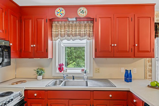 128 Walnut Tree Hill Rd, House other with 3 bedrooms, 2 bathrooms and 2 parking in Sandy Hook CT | Image 17