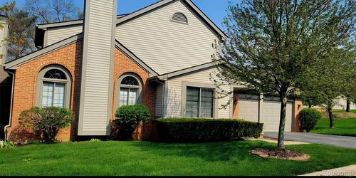 1004 Elmwood Dr, Brighton, MI, 48116-2420 | Card Image