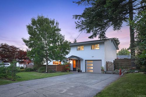 527 Pritchard Rd, Comox, BC, V9M3H9 | Card Image