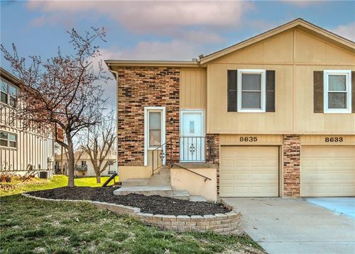 8635 N Hull Ave, Kansas City, MO, 64154-2783 | Card Image
