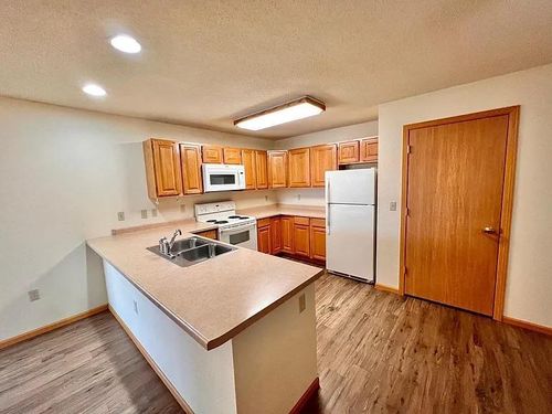 208-901 Dominion Dr, Hudson, WI, 54016-9331 | Card Image