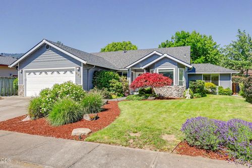 935 Cypress Point Loop, Ashland, OR, 97520-3757 | Card Image