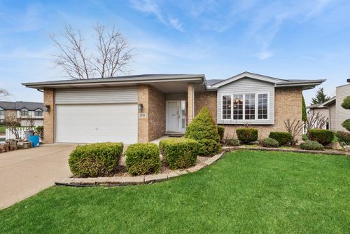 2216 Olde Mill Rd, Plainfield, IL, 60586-8639 | Card Image